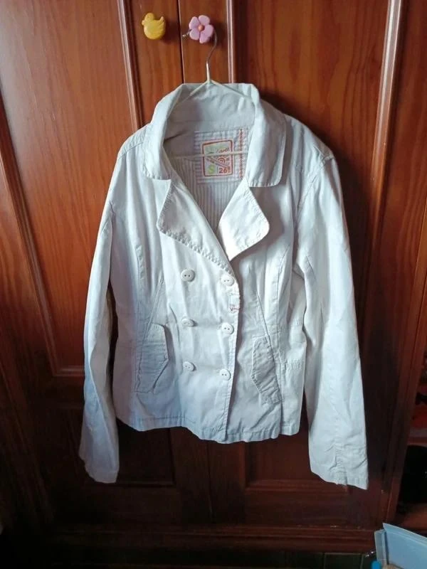 Beige korte trenchcoat van Bershka maat S – photo 5
